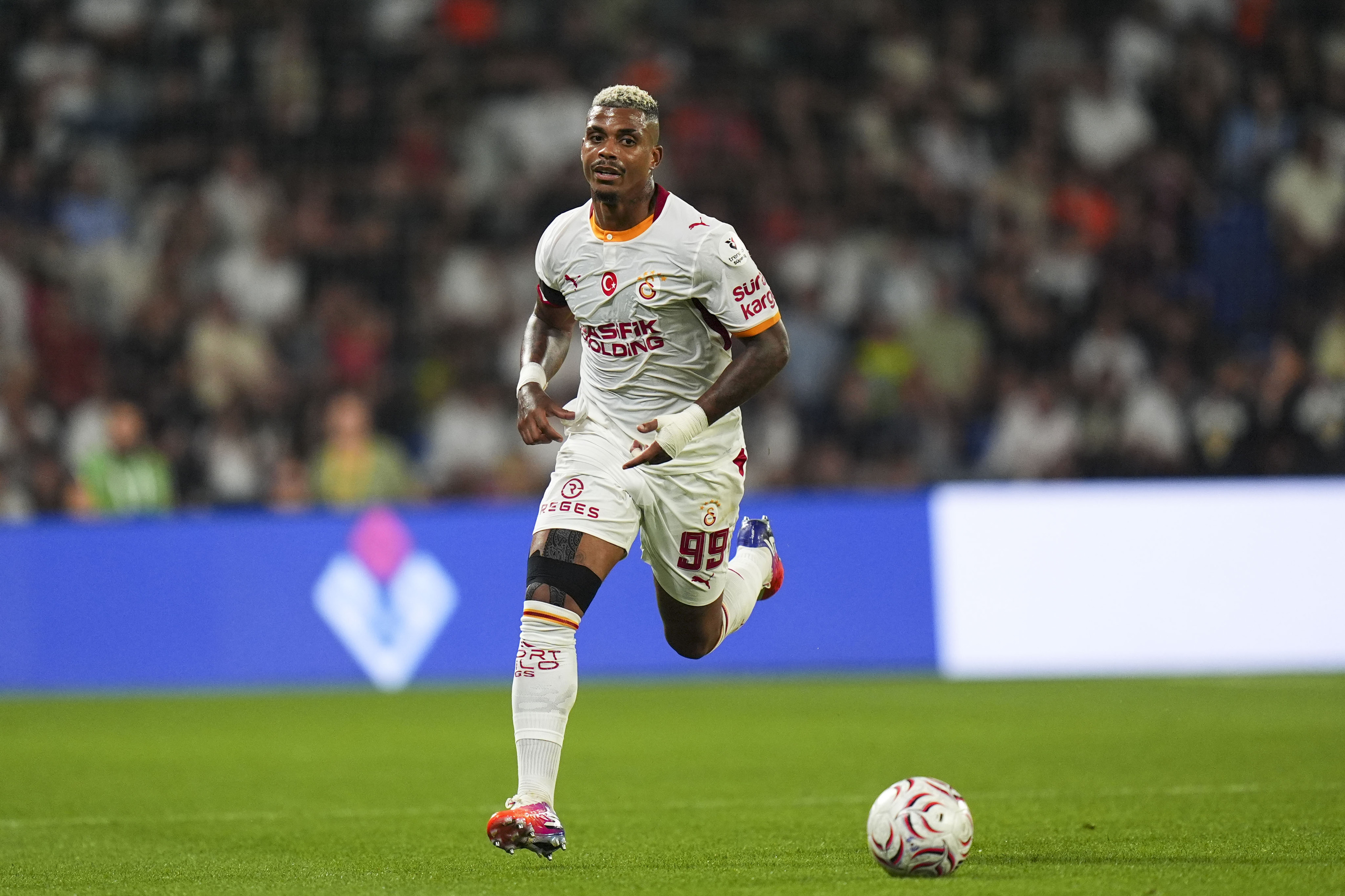 Galatasaray : Mario Lemina forfait contre le Sporting, le Gabon retient son souffle