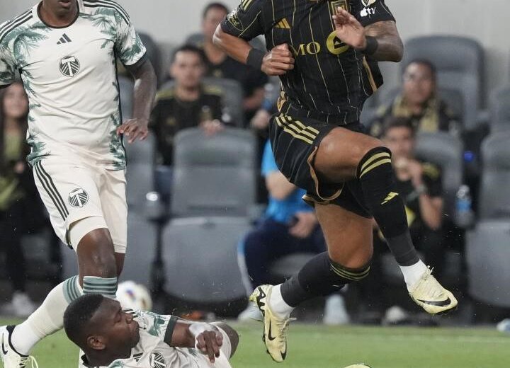 MLS : Denis Bouanga brille dans un derby de feu à Los Angeles