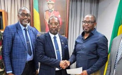 Panthères du Gabon : la signature de Mouyouma sans la Fegafoot, un cadeau empoisonné ?