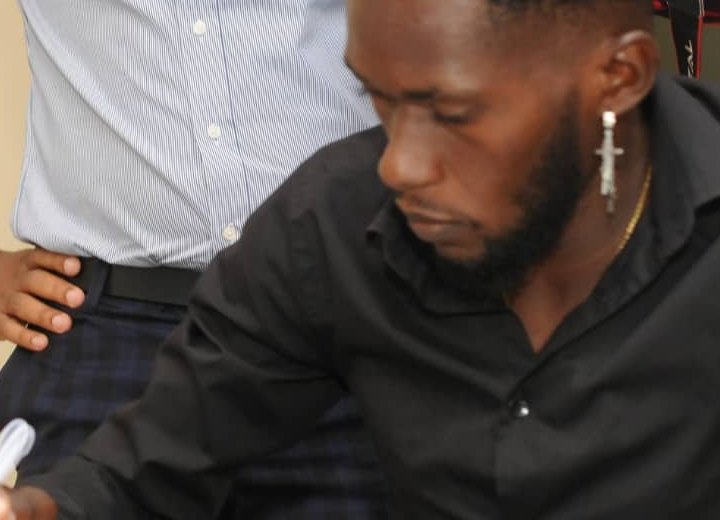 Junhior Bayanho Aubyang signe au FC St Eloi Lupopo de Lubumbashi pour 3 saisons