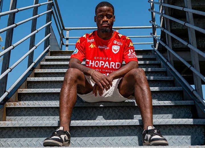 Le Racing Besançon enrôle l'attaquant gabonais Philippe Etoughe pour viser la montée en N2