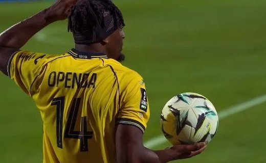 Pau FC : Royce Openda bloqué par les choix tactiques de Thierry Débès ?