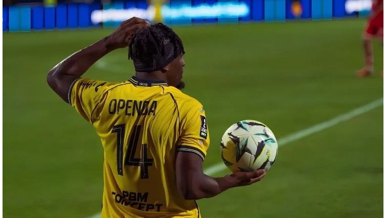 Pau FC : Royce Openda bloqué par les choix tactiques de Thierry Débès ?