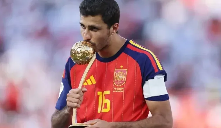Mondial 2026 : Rodri sacré meilleur joueur, Mbappé meilleur buteur, l'Espagne rafle les grands prix