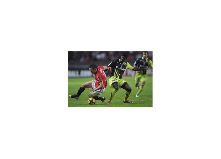 Ecuelé Manga intraitable devant le favori PSG