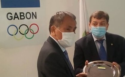 L'ambassadeur du Japon au Gabon chez Léon-Louis Folquet