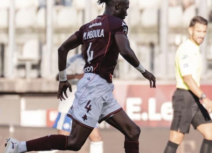 Ligue 1 : Soirée cauchemardesque face à Lyon pour Michel Mboula qui finit blessé